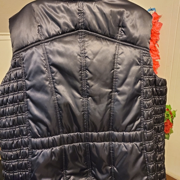 WOMANS LANE BRYANT LITE PUFF VEST 18/20 - Picture 2 of 5